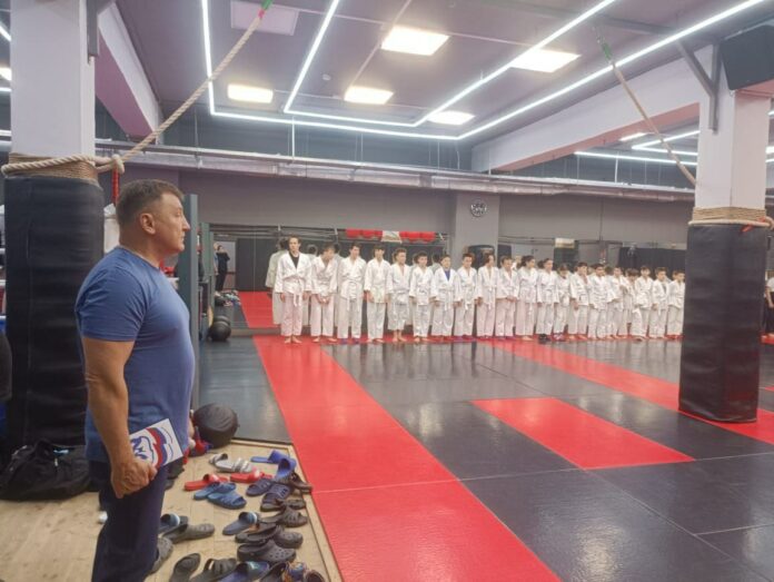 Депутат Юрий Стрелков получил благодарность за поддержку спортивного клуба рукопашного боя «Патриот»