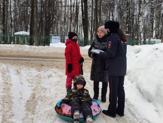 Автоинспекторы в округе провели рейд по обследованию мест массового катания детей с горок