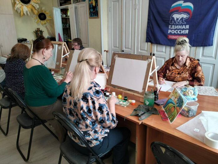 В Доме культуры «Металлург» состоялось занятие по рисованию