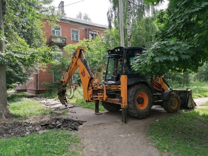 В Большом Подольске продолжаются работы по ремонту дорожного покрытия на дворовых территориях и внутриквартальных...