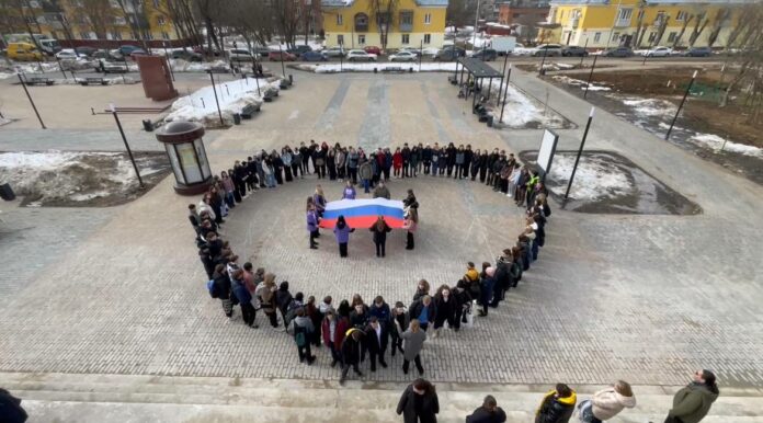 Школьники приняли участие в акции «Крым — сердце России»