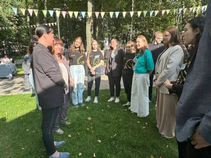 В парке им. В. Талалихина «Российский союз молодежи» организовал фестиваль «живого общения» для жителей...