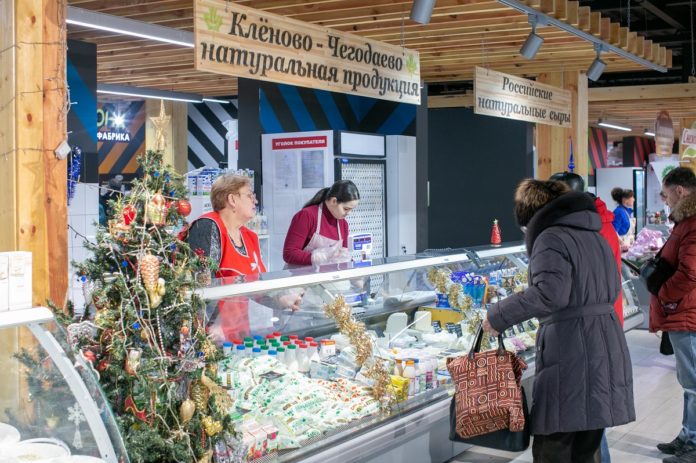 Новогодняя тематическая ярмарка открылась на площадке торгового комплекса «Кузнечики Маркет»