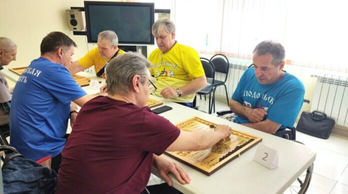 Депутат Совета депутатов организовала участие подольских инвалидов в Областном фестивале спорта по нардам среди...