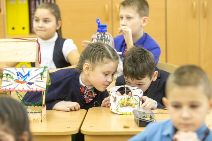 Гимназия № 7 Городского округа Подольск присоединилась к акции «Покормите птиц зимой»