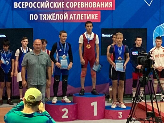 Юные тяжелоатлеты из нашего города отличились на всероссийских соревнованиях