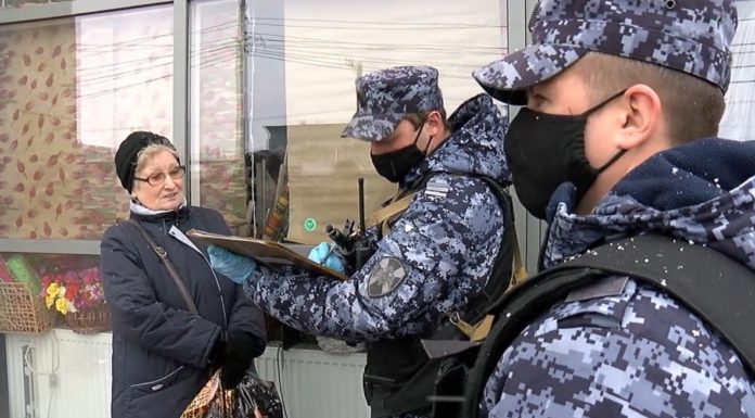 В округе сотрудники Росгвардии призывают граждан оставаться дома