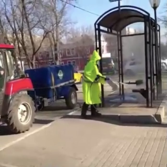 Санитарная обработка павильонов остановочных пунктов проводится в округе