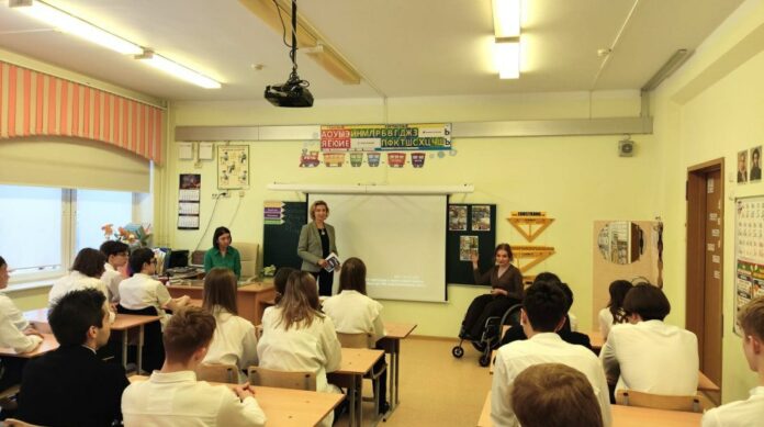 Депутат Совета депутатов провела урок доброты в средней школе № 33