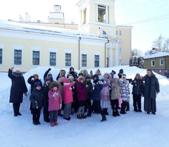 В духовных школах Троицкого собора прошла акция «Покорми птиц зимой»