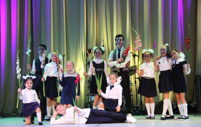 В Культурно-просветительском центре «Дубровицы» прошел концерт-открытие нового сезона «Творческий заряд»