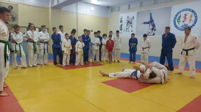 Депутат Совета депутатов горокруга Подольск провел спортивное занятие с элементами Самбо
