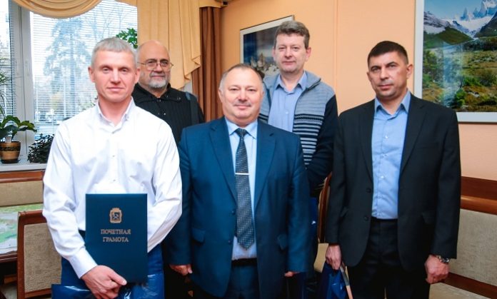 Сварщику завода «ЗиО‑Подольск» вручили грамоту Главы Городского округа Подольск