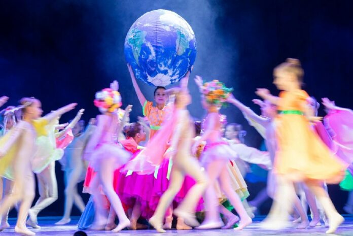 Концерт-посвящение в студийцы «Приглашение к танцу» прошел в Доме культуры «Октябрь»