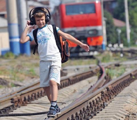 О правилах поведения детей на железной дороге напомнили жителям округа