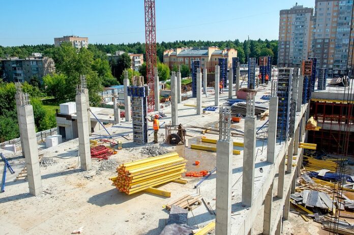 Строительство важных социальных объектов продолжается