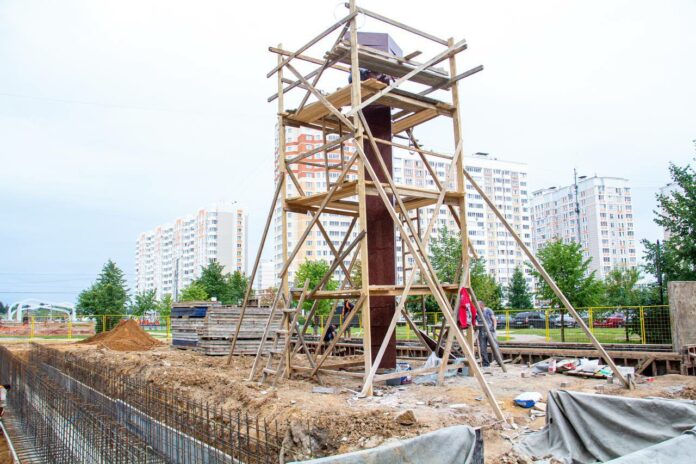 На бульваре 65-летия Победы Подольска возводится стела «Населенный пункт воинской доблести»