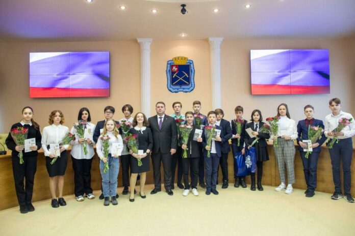 Торжественное вручение паспортов юным подольчанам состоялось в администрации 22 февраля