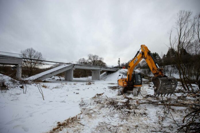 В Подольске ведется подготовка к установке временного моста