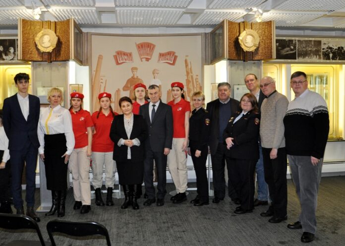 В Подольске общественники и полицейские провели Урок мужества для школьников