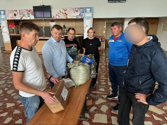 Партийцы передали гуманитарную помощь на фронт