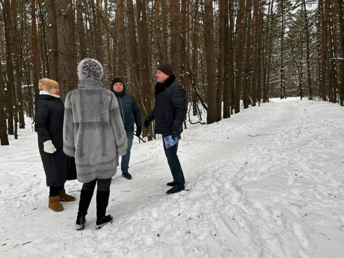 Депутат Совета депутатов провел мониторинг лесополосы в мкр.Климовск
