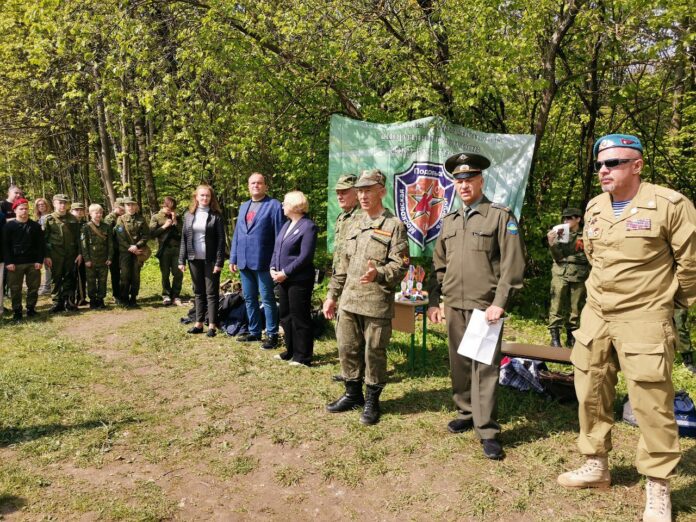 При поддержке депутата Совета депутатов в Кузнечиках состоялось открытие военно-спортивной игры «Зарница»