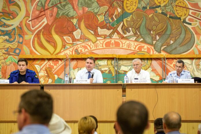 В микрорайоне Высотный состоялось отчётное собрание