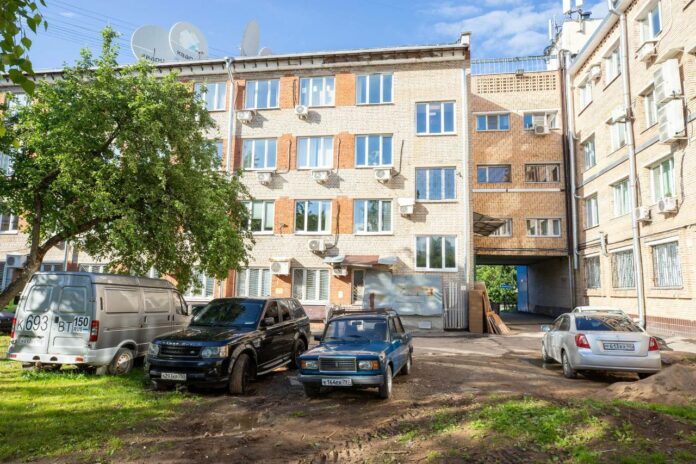 Руководитель округа встретился с жителями ул. Большой Зеленовской, 31-а