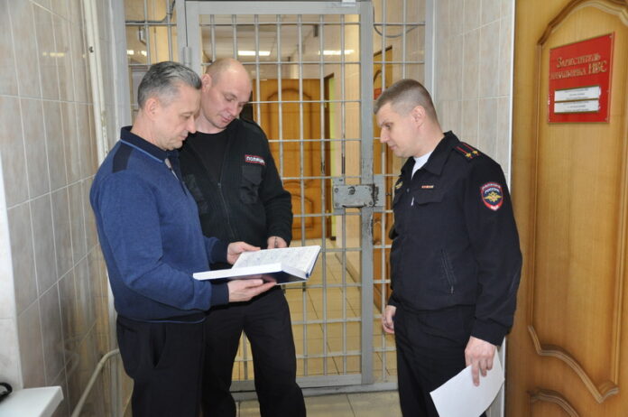 Председатель Общественного совета при УМВД России по г.о. Подольск посетил изолятор временного содержания