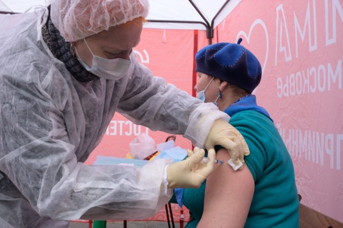 Стартовала вакцинация жителей СНТ от COVID-19 в Большом Подольске