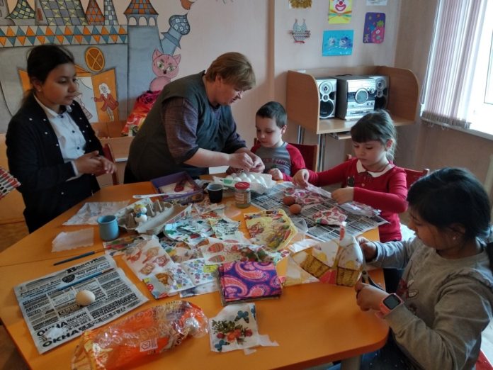 Мастер-класс «Чудо — ручки» прошел в климовской детской библиотеке №27