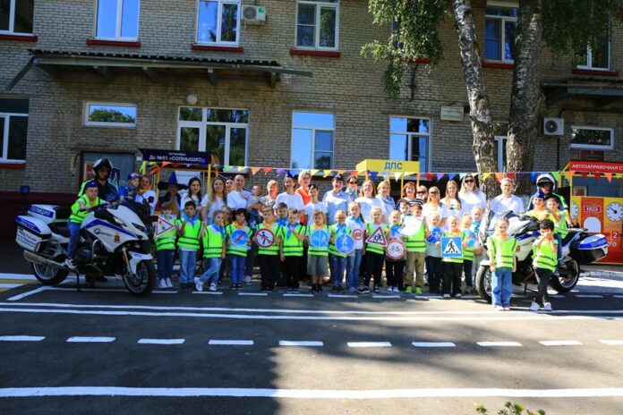 Автоинспекторы совместно с общественниками и заинтересованными ведомствами провели яркое мероприятие «В стране ПДД»