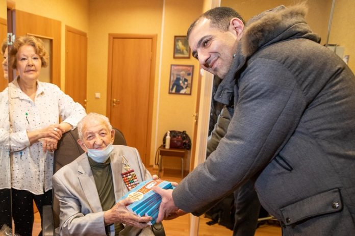 Георгий Баранов передал в больницы Городского округа Подольск свою новую книгу «Антивирус «Ковид-19»