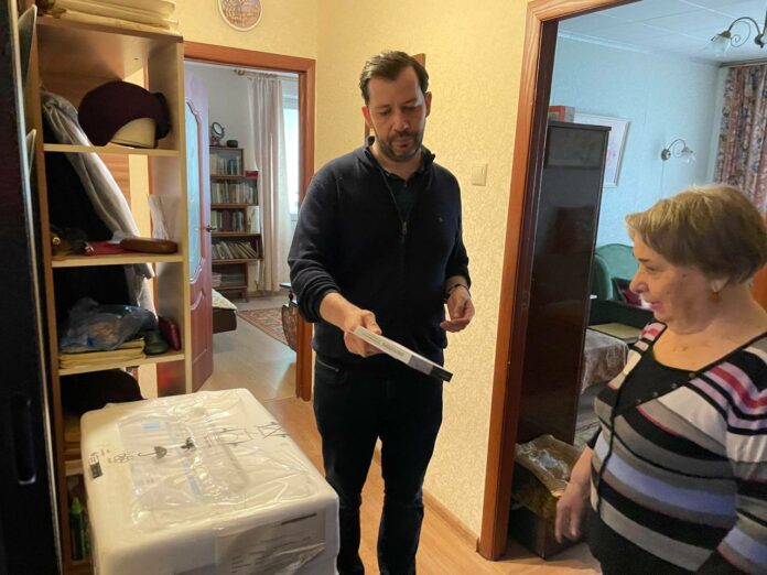 Депутат Виктор Щукин оказал помощь жительнице округа в рамках реализации проекта «Добрые дела»