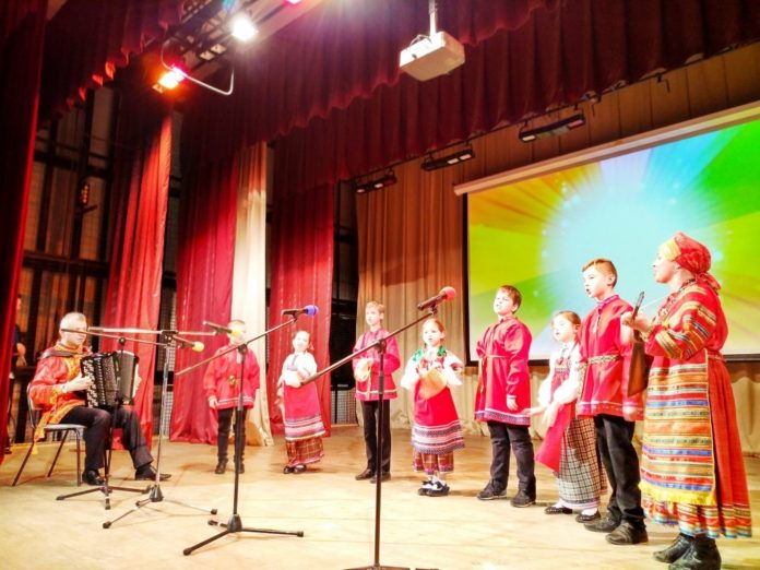 В ДК «Надежда» прошёл концерт «Все звезды для любимой»