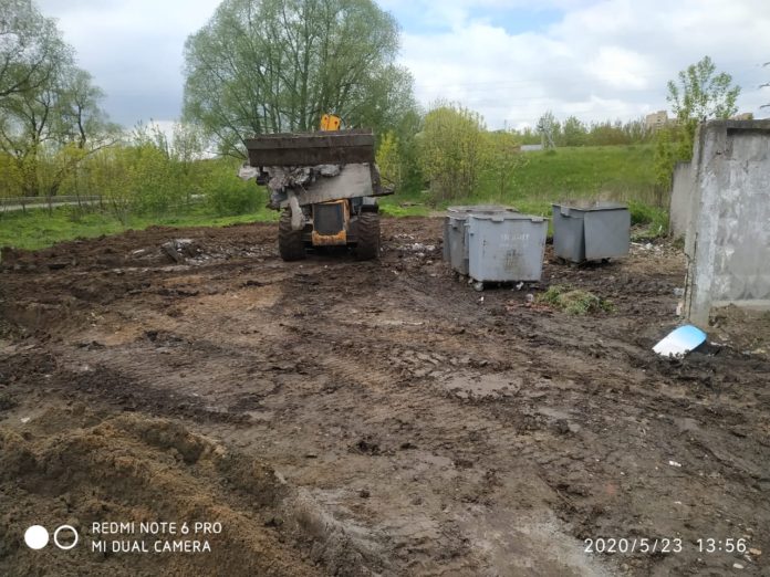 Мусоросборочные площади ремонтируют в микрорайоне Лаговский
