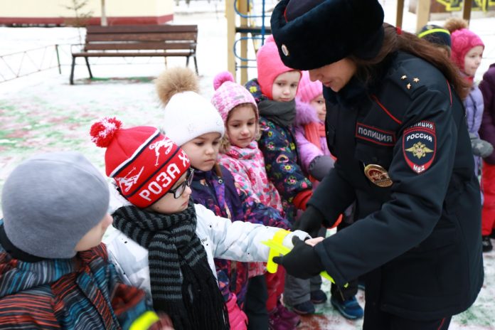 Социально значимые мероприятия по дорожной безопасности проводят сотрудники Госавтоинспекции