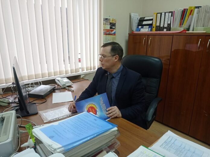 Депутат горсовета принял участие во внеочередном заседании