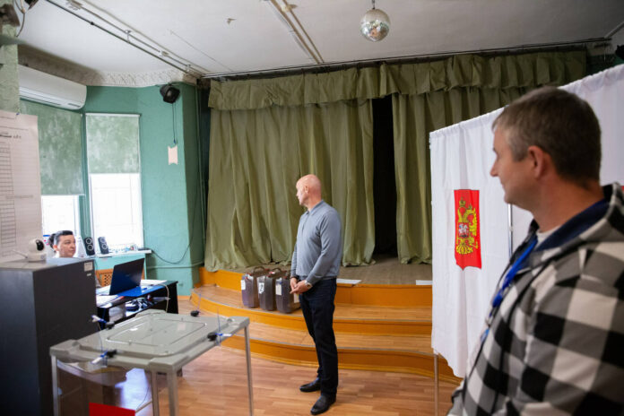 Наблюдатели партии контролируют порядок на участках