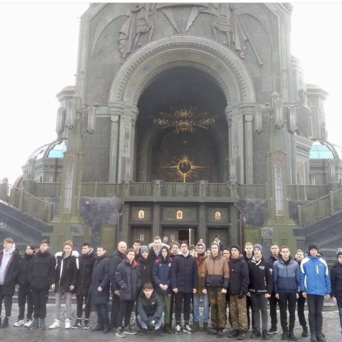 Школьники Городского округа Подольск принимают участие в военных учебных сборах в центре «Авангард»