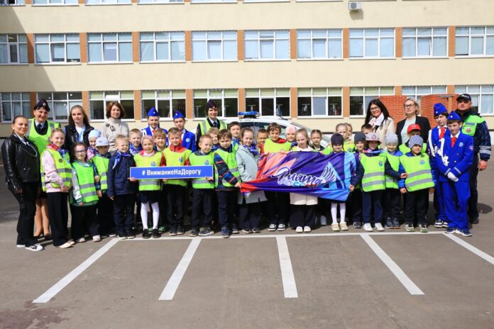 Сотрудники Подольской Госавтоинспекции и ЮИДовцы продолжают проведение обучающих пешеходных экскурсий для младших школьников