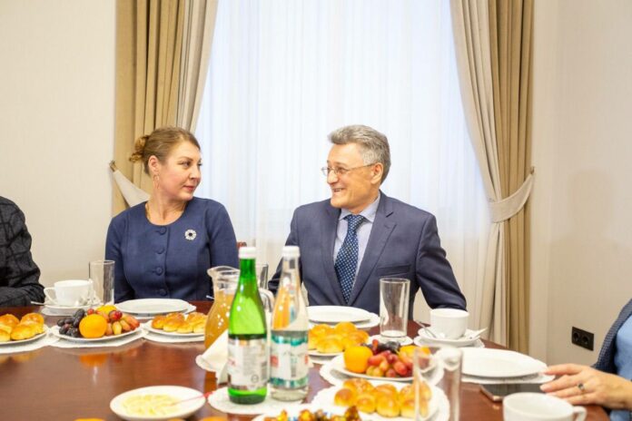 Новым старостам г. о. Подольск вручили знаки и удостоверения