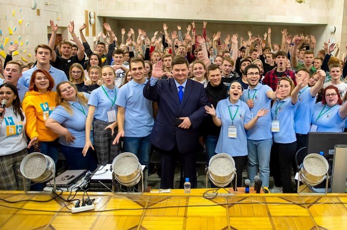 Глава Городского округа Подольск Николай Пестов посетил слет молодежного актива в «Мечте»