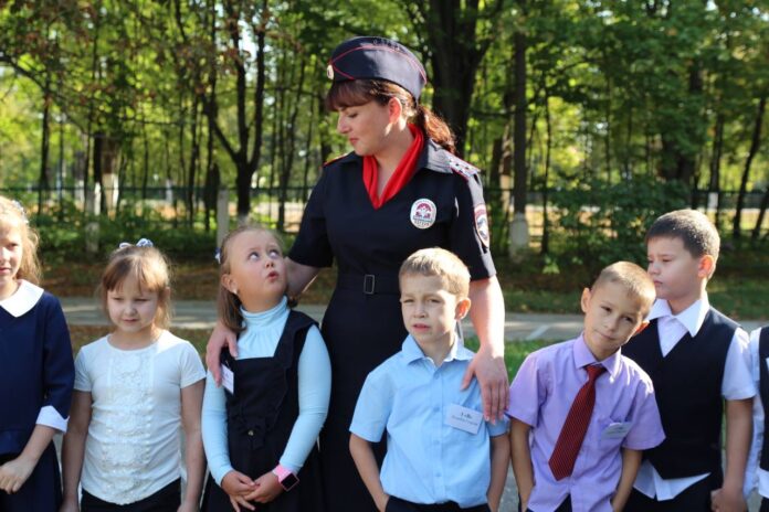 Проводится профилактическое мероприятие «Ребенок – пассажир, пешеход»