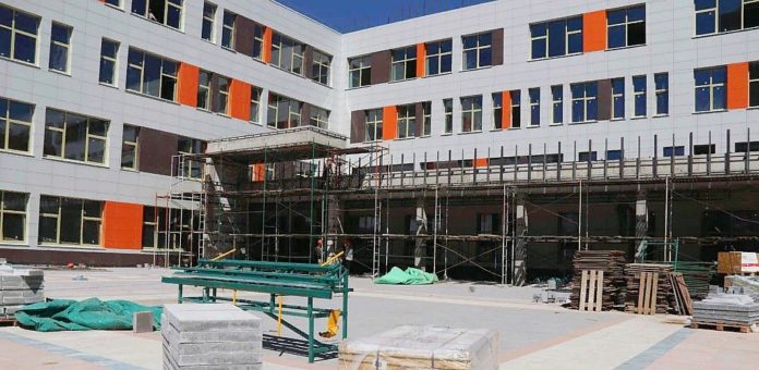 Поставка оборудования в школу на Бородинском бульваре началась