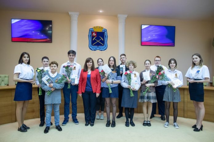 12 мая прошло торжественное вручение паспортов юным подольчанам