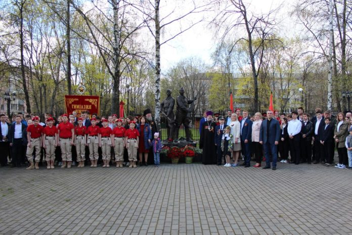 Торжественная линейка состоялась 7 мая в климовской гимназии имени Подольских курсантовольских курсантов