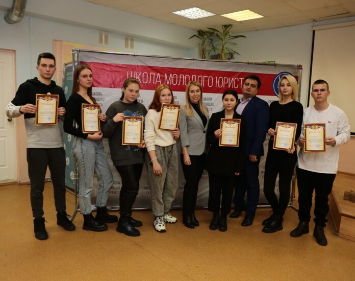 Грамотами и памятными подарками наградили лучших студентов в подольском колледже АНО ПО МОКИТ