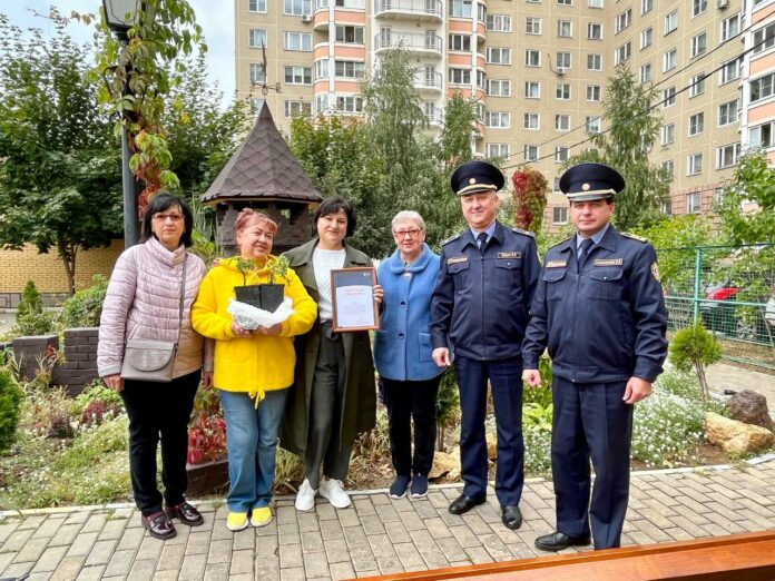 В Подольске жительниц наградили по итогам конкурса «Зеленый двор»